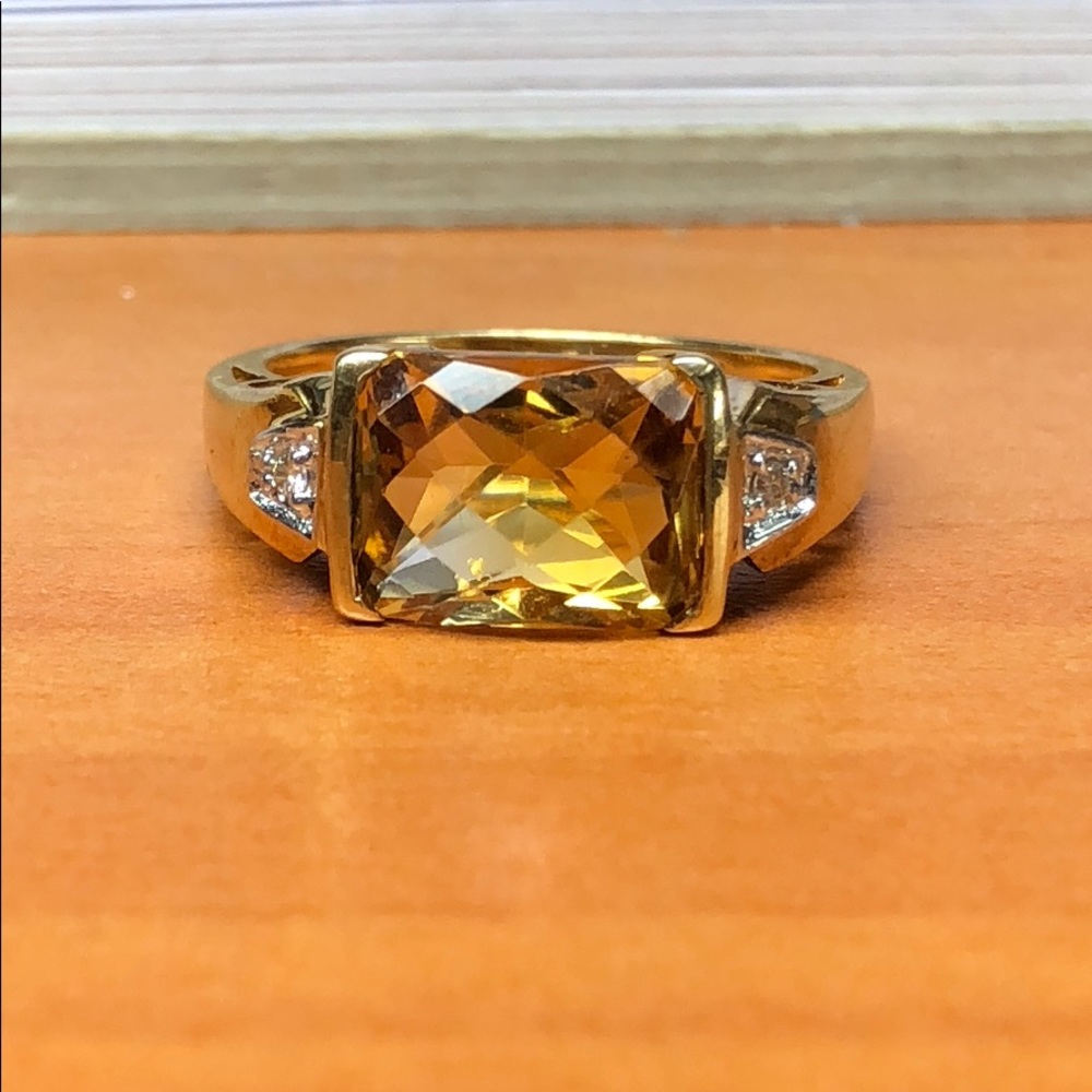 14kt gold ring with diamonds